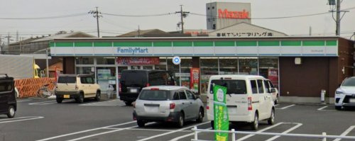 【コンビニエンスストア】ファミリマート四日市山分店まで1377ｍ