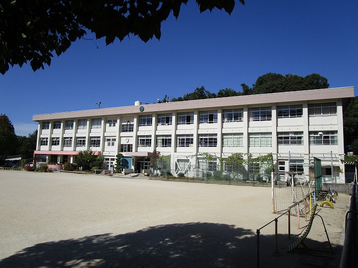 【小学校】三原市立　沼田西小学校まで1535ｍ
