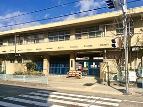【小学校】西宮市立春風小学校まで757ｍ