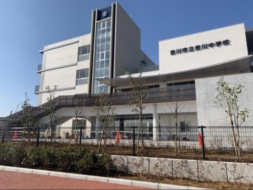 【中学校】吉川市立吉川中学校まで350ｍ