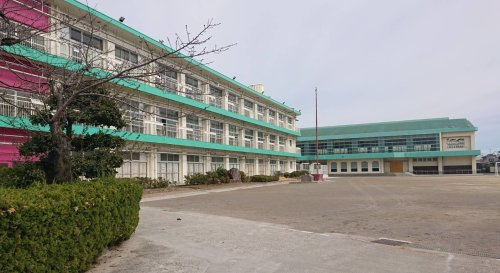 【小学校】大治町立大治小学校まで438ｍ