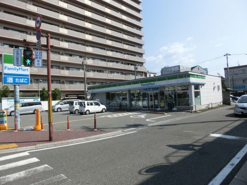 【コンビニエンスストア】ファミリーマート高知梅ノ辻店まで454ｍ