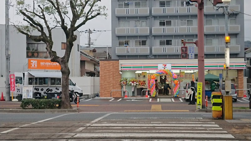 【コンビニエンスストア】セブンイレブン　高知桟橋通1丁目店まで295ｍ