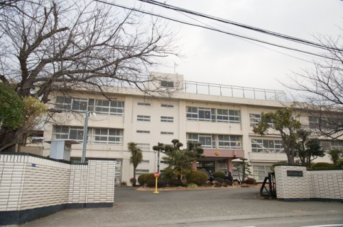【小学校】平塚市立神田小学校まで676ｍ