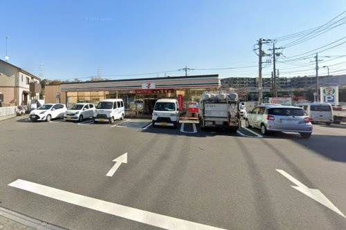 【コンビニエンスストア】セブンイレブン　横浜鳥山町東店まで257ｍ