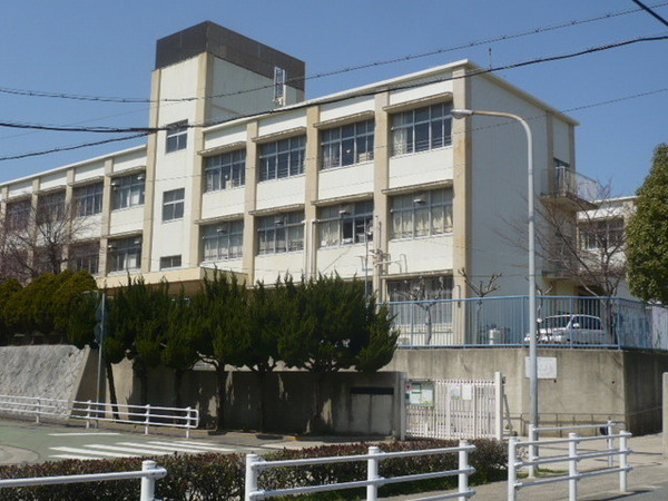 【小学校】神戸市立小束山小学校まで1620ｍ