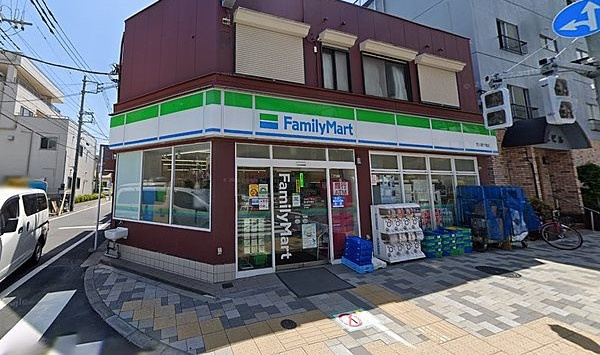 【コンビニエンスストア】ファミリーマート　荒川尾竹橋店まで1474ｍ