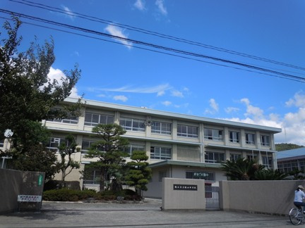 【中学校】勝山中学校まで1310ｍ