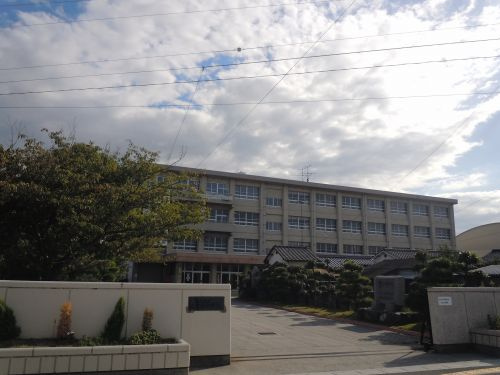 【中学校】三津浜中学校まで1470ｍ