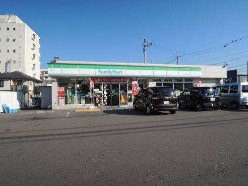【コンビニエンスストア】ファミリーマート久万ノ台店まで578ｍ