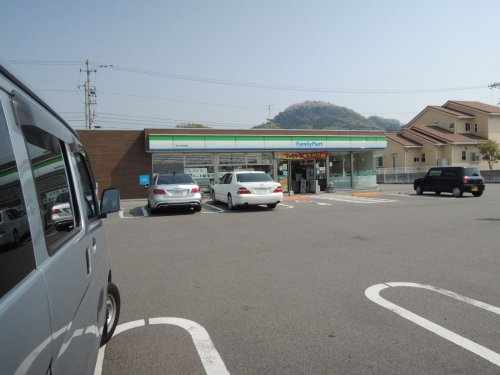 【コンビニエンスストア】ファミリーマート松山光洋台店まで923ｍ