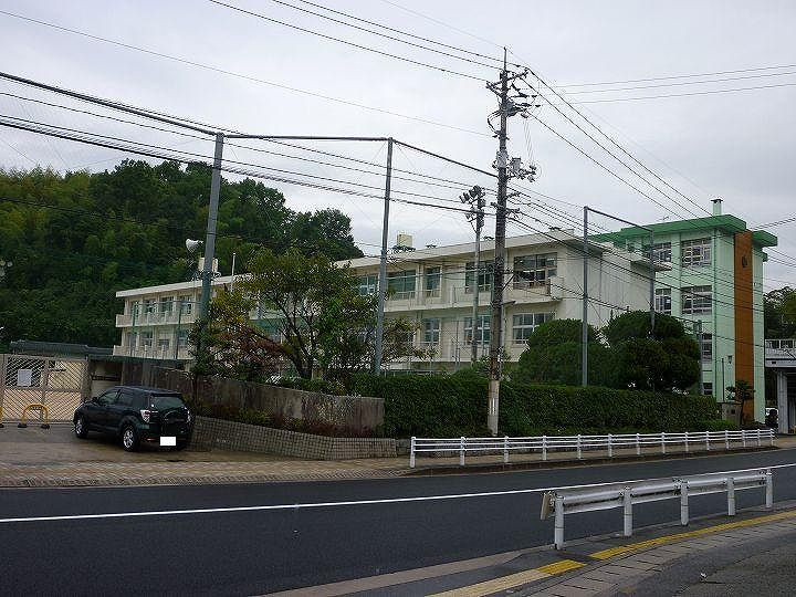 【小学校】口田小学校まで586ｍ