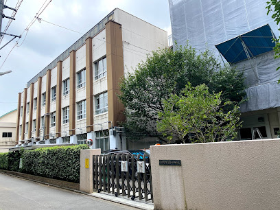【中学校】武蔵野市立第六中学校まで612ｍ