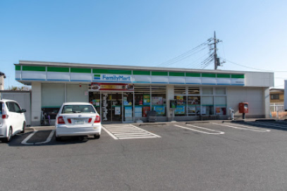 【コンビニエンスストア】ファミリーマート　青梅吉野街道店まで742ｍ