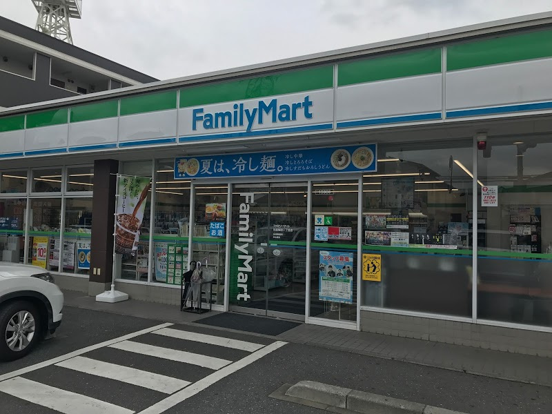 【コンビニエンスストア】ファミリーマート　川越旭町二丁目店まで697ｍ