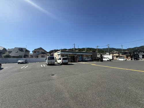 【コンビニエンスストア】ファミリーマート　大津国分店まで870ｍ