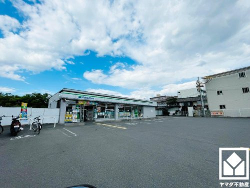 【コンビニエンスストア】ファミリーマート　伏見墨染店まで183ｍ