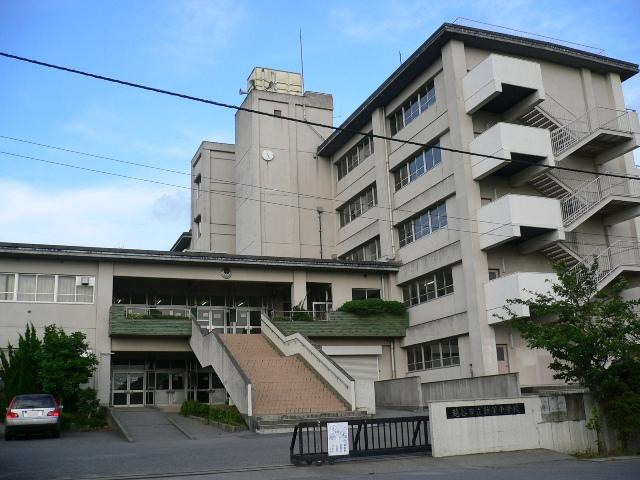 【中学校】越谷市立新栄中学校まで823ｍ