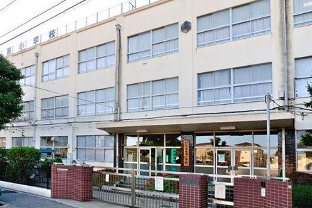 【小学校】足立区立東綾瀬小学校まで118ｍ