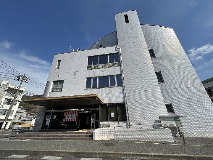 【市役所・区役所】呉市役所仁方市民センターまで1200ｍ