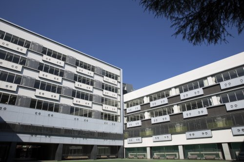 【高校】足立学園中学校・高等学校まで660ｍ