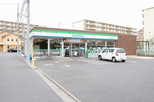 【コンビニエンスストア】ファミリーマート　東久留米所沢街道店まで710ｍ