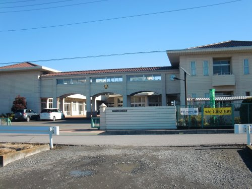 【小学校】熊谷市立妻沼西小学校まで740ｍ