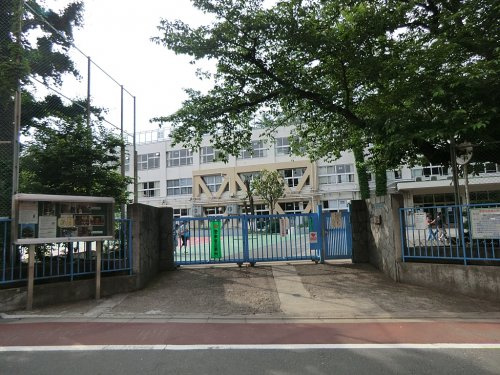 【小学校】品川区立芳水小学校まで609ｍ