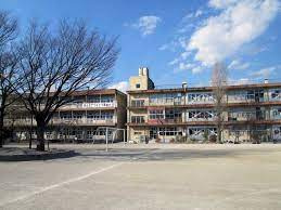 【小学校】草加市立草加小学校まで828ｍ