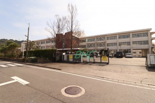 【中学校】栗東市立栗東中学校まで395ｍ