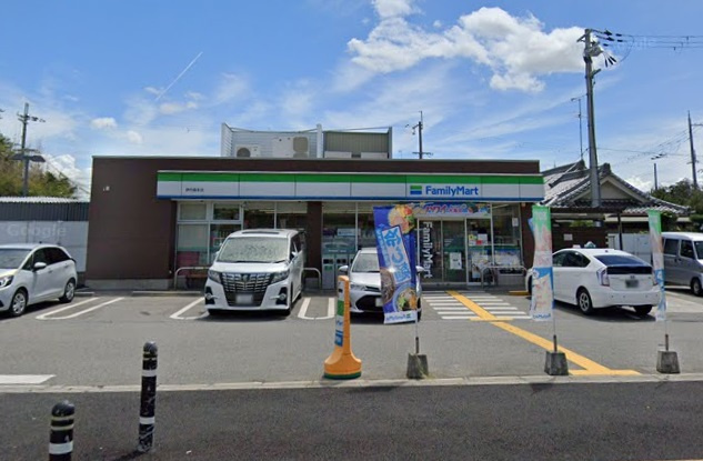 【コンビニエンスストア】ファミリーマート伊丹森本店まで792ｍ