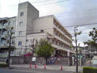 【小学校】箕面市立中小学校まで1877ｍ