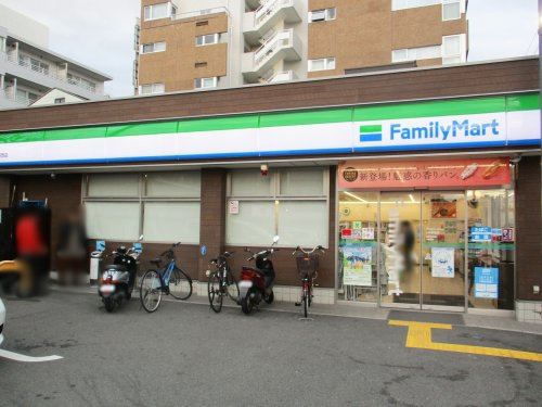 【コンビニエンスストア】ファミリーマート　山科駅西店まで496ｍ