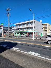 【コンビニエンスストア】ファミリーマート　香流三丁目店まで325ｍ