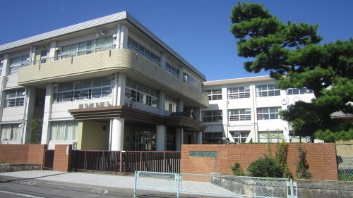 【小学校】岐阜市立鶉小学校まで351ｍ