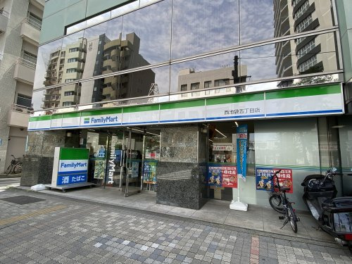 【コンビニエンスストア】ファミリーマート　西池袋五丁目店まで63ｍ
