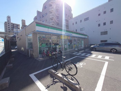 【コンビニエンスストア】ファミリーマート　己斐本町二丁目店まで266ｍ