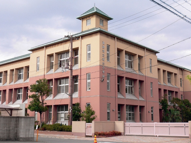 【小学校】荒井小学校まで946ｍ