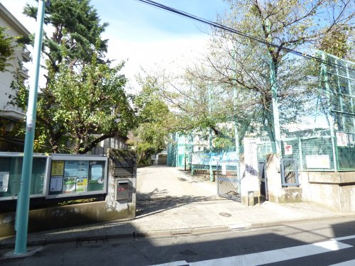 【中学校】渋谷区立鉢山中学校まで382ｍ