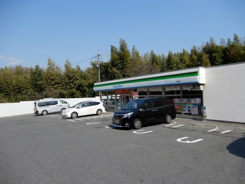 【コンビニエンスストア】ファミリーマート　地御前店まで751ｍ