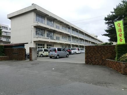 【小学校】鶴の台小学校まで638ｍ
