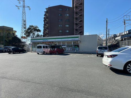 【コンビニエンスストア】ファミリーマート　沼津岡一色南店まで305ｍ