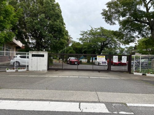 【小学校】吉見小学校まで574ｍ