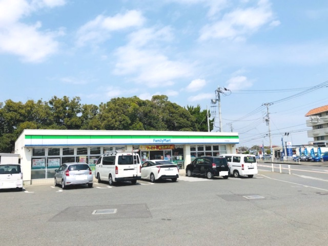 【コンビニエンスストア】ファミリーマート　茅ケ崎中島店まで867ｍ