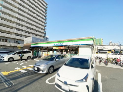 【コンビニエンスストア】ファミリーマート　芦原橋駅前店まで716ｍ