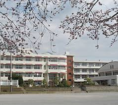 【中学校】秦野市立西中学校まで784ｍ