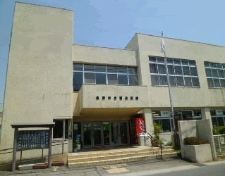【公民館】秦野市立　西公民館まで968ｍ