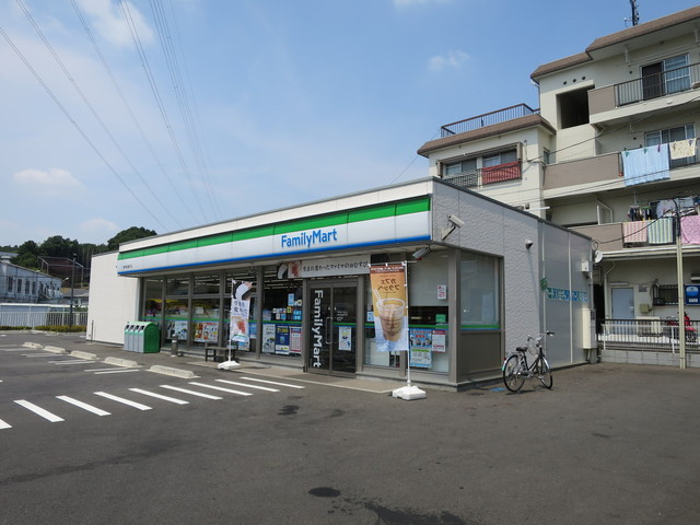 【コンビニエンスストア】ファミリーマート　東戸塚名瀬下店まで694ｍ