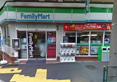 【コンビニエンスストア】ファミリーマート　荒川尾竹橋店まで146ｍ