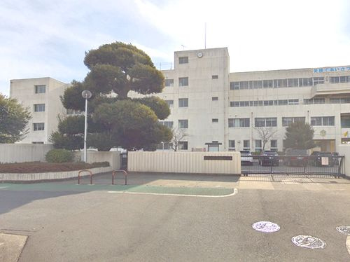 【中学校】伊勢原市立伊勢原中学校まで1106ｍ